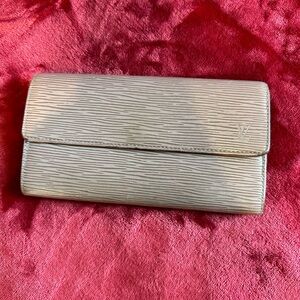 Louis Vution wallet for women uses